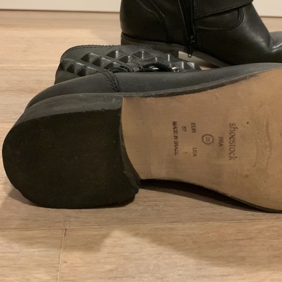 𝅺Shoestock ankle black leather boot with buckle and zipper  size 6 gently used. - Picture 4 of 15